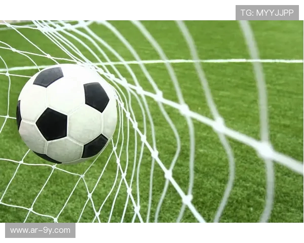 深入解析足球夹中间绕球技巧及衔接动作要点与实用训练示范全攻略